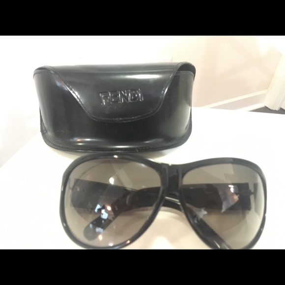 Fendi sunglasses - Picture 2 of 4